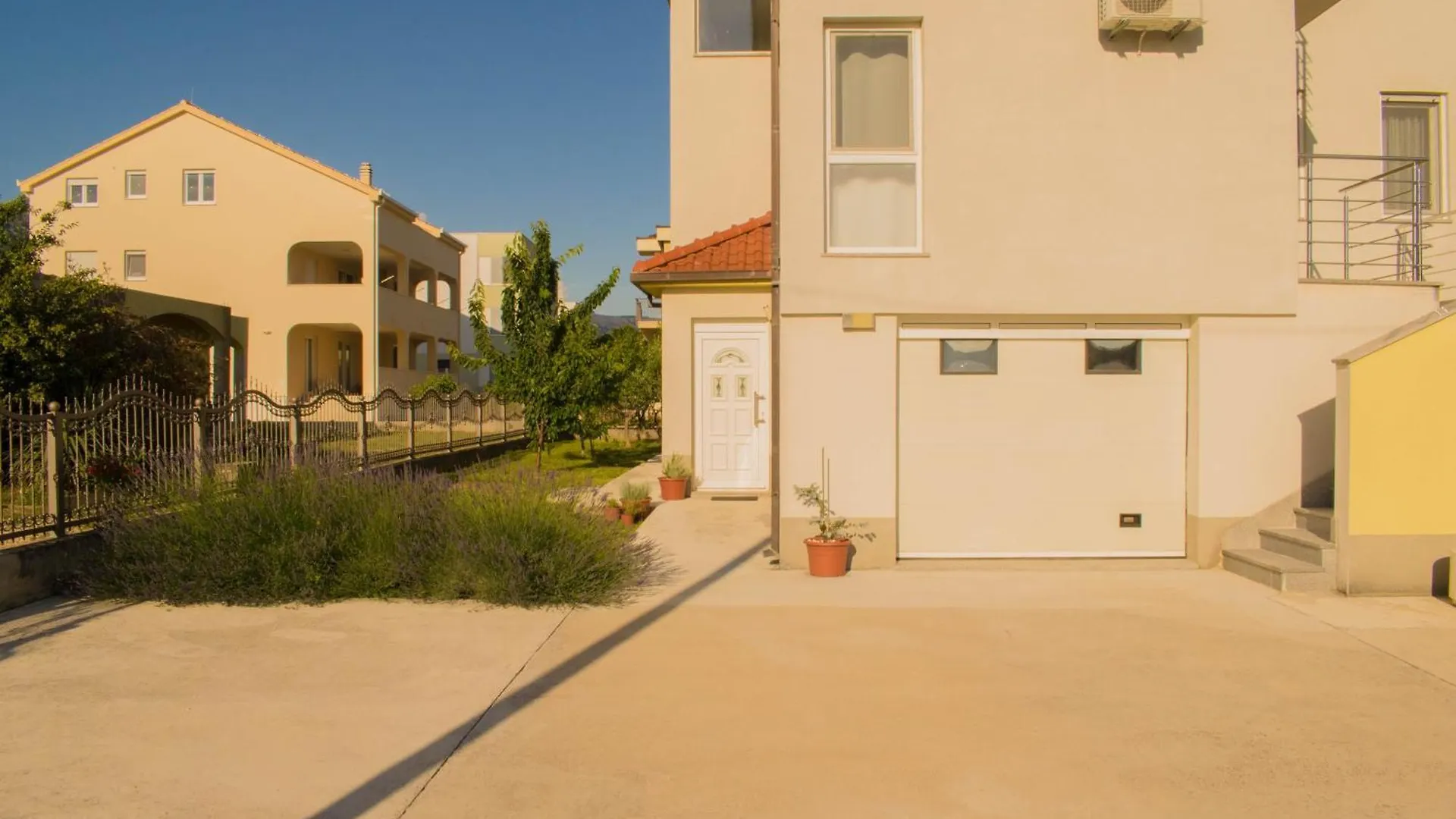 Apartments Villa Ornamenta Kastela Croatia